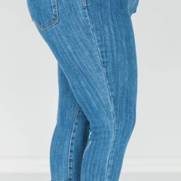 Judy Blue High Waist Pull On Crops size 13 - Picture 2 of 7